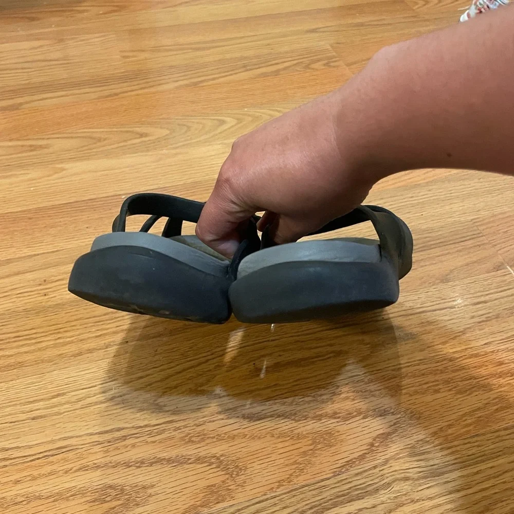Crocs Stylish Black Women's Sandals - Picture 4 of 6